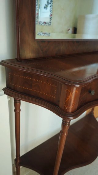 Mesa recibidor de madera con espejo