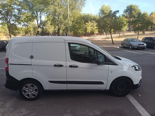 Ford E-Transit Courier 2019