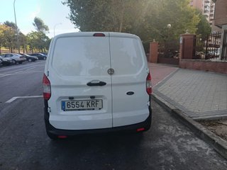 Ford E-Transit Courier 2019
