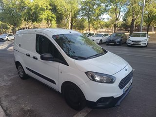 Ford E-Transit Courier 2019