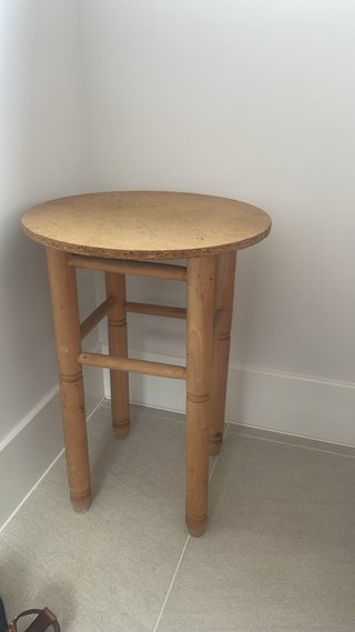 Mesa auxiliar redonda de madera