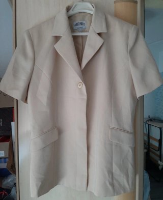 Blazer mujer entallado manga corta beige