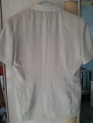 Blazer mujer entallado manga corta beige