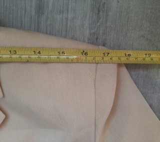 Blazer mujer entallado manga corta beige