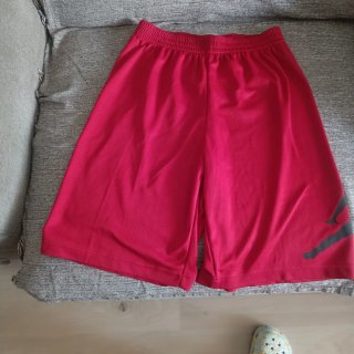 Pantalón corto Jordan rojo técnico