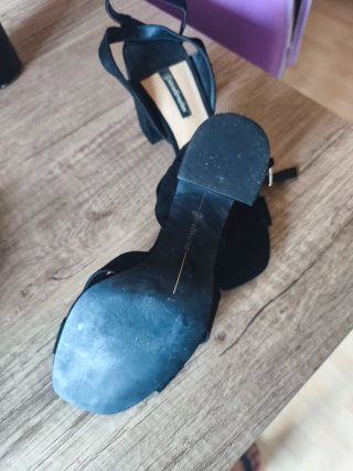 Zapatos tacón Stradivarius negros