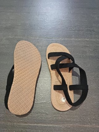 Sandalias negras tiras cruzadas talla 37