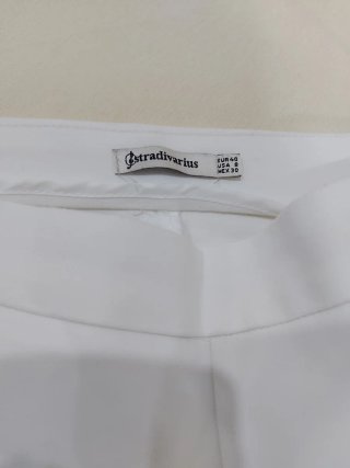 Pantalón pitillo blanco Stradivarius