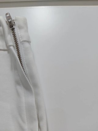 Pantalón pitillo blanco Stradivarius