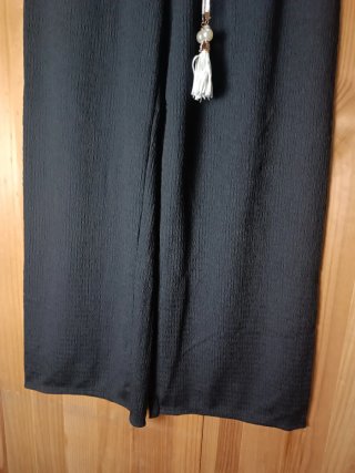 Pantalón negro ancho con cinturón