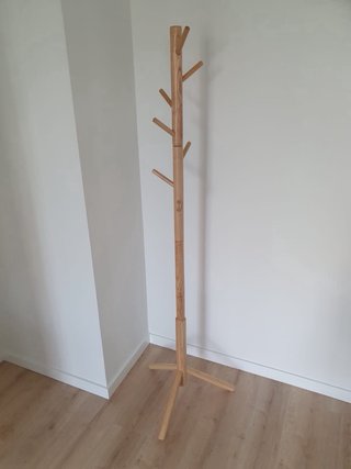 Perchero de madera estilo árbol