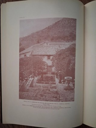 Excelente libro dedicado a las casas y jardines
