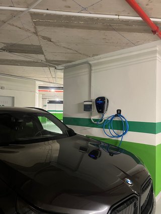 INSTALACIÓN DE CARGADOR COCHE ELECTRICISTA AUTORIZ