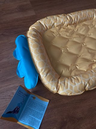 Cama refrescante para perro.  Nueva con etiqueta.