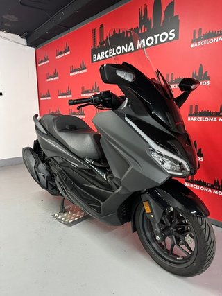 HONDA FORZA 350 DEL AÑO 2025 !! COMO NUEVA !!