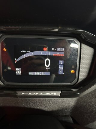 HONDA FORZA 350 DEL AÑO 2025 !! COMO NUEVA !!