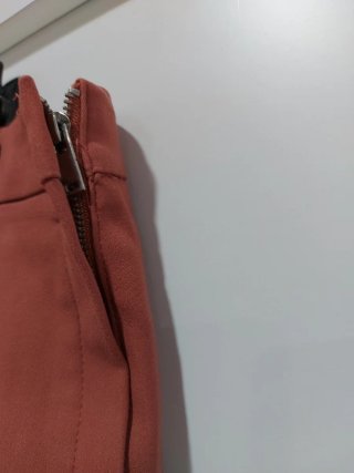 Pantalón pitillo rosa maquillaje de Stradivarius