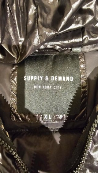 Abrigo Supply & Demand Negro Talla XL