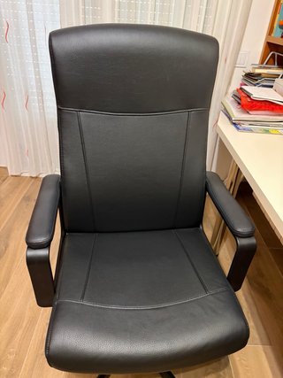 Silla de oficina negra
