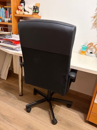 Silla de oficina negra