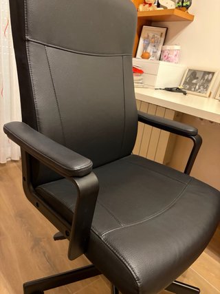 Silla de oficina negra