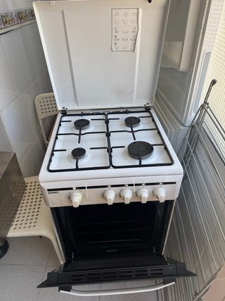 Cocina de gas Bommer blanca
