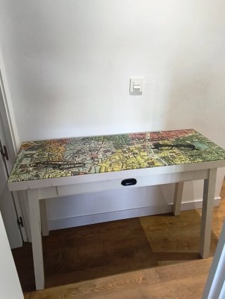 Mesa escritorio/entrada mapa