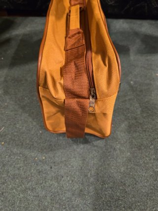 Bolso bandolera marrón y naranja