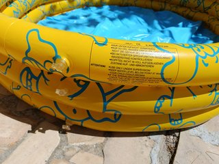 Piscina infantil hinchable  con surtidor elefante,