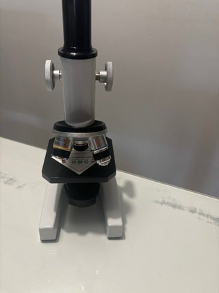 microscopio biológico nuevo