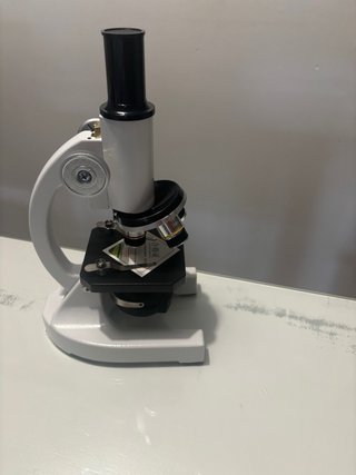 microscopio biológico nuevo