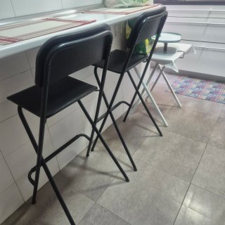Taburetes de cocina madera y metal 15€ la unidad