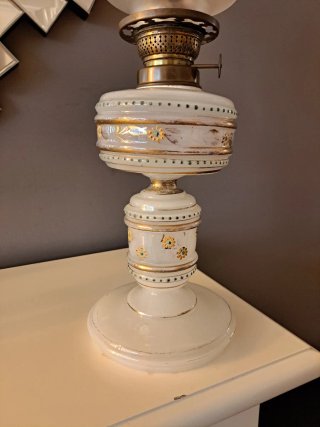 Quinqué antiguo S.XIX en opalina pintado a mano