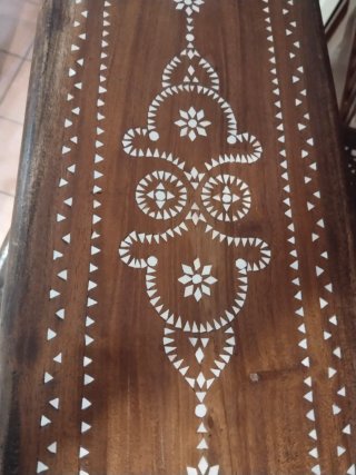 Conjunto baúl y caja de madera decorada