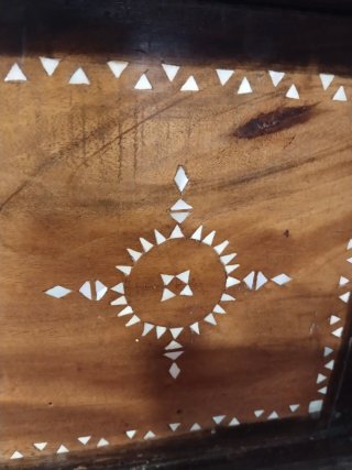 Conjunto baúl y caja de madera decorada