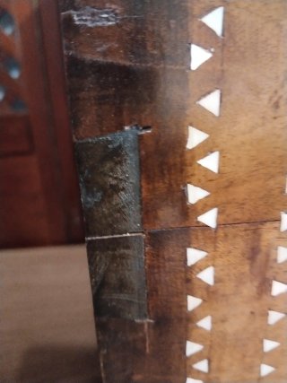 Conjunto baúl y caja de madera decorada