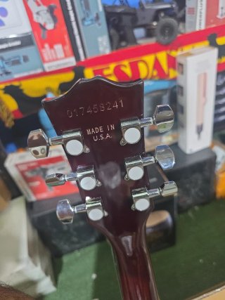 Guitarra Eléctrica Oscura