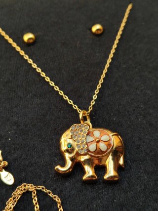 Conjunto collar elefante y pendientes