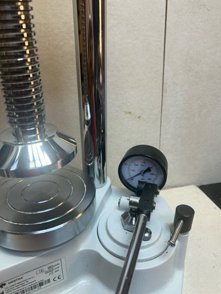 Prensa Hidráulica de Laboratorio Mestra