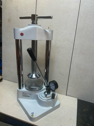 Prensa Hidráulica de Laboratorio Mestra