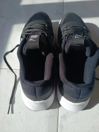 Zapatillas Nike Negras y Blancas