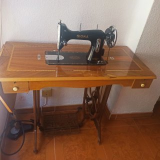 Máquina de coser Sigma antigua