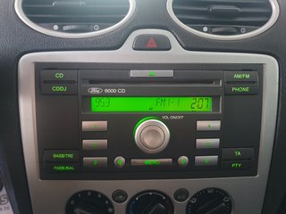 Ford Focus 1.6i, único propietario, aire acondici