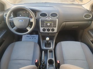 Ford Focus 1.6i, único propietario, aire acondici