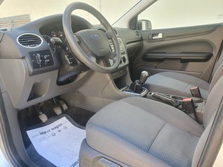 Ford Focus 1.6i, único propietario, aire acondici