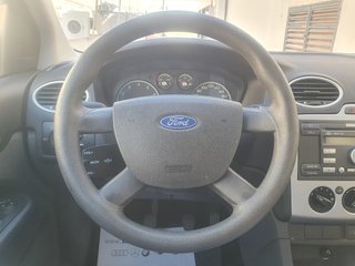 Ford Focus 1.6i, único propietario, aire acondici
