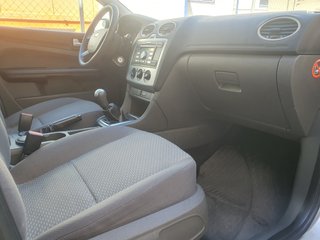 Ford Focus 1.6i, único propietario, aire acondici