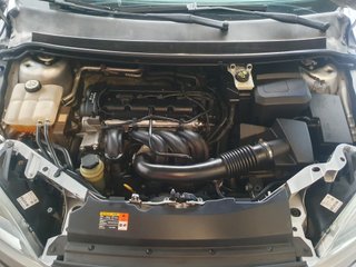 Ford Focus 1.6i, único propietario, aire acondici