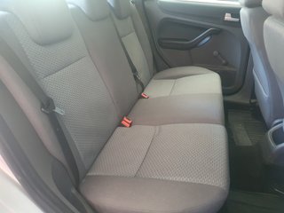 Ford Focus 1.6i, único propietario, aire acondici