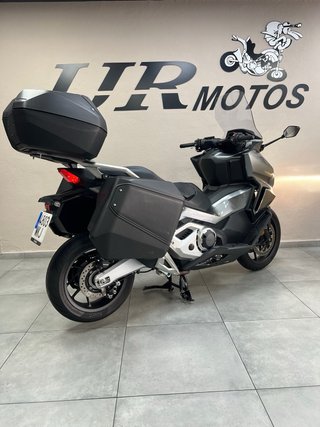 Honda Forza 750